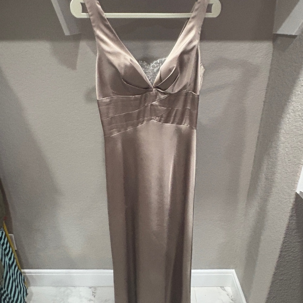 OCOC Elegant Satin Evening Gown With Lace Detail Size 8